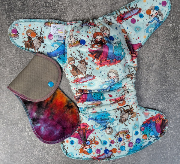 Holding on Tight (Squish Hybrid Fitteds - cloth diapers - organic bamboo Velour inners - bamboo hemp fleece soakers - Windpro Hybrid )