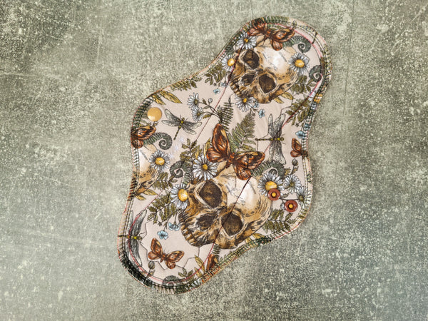 Skulls & Daisies (cloth pads)